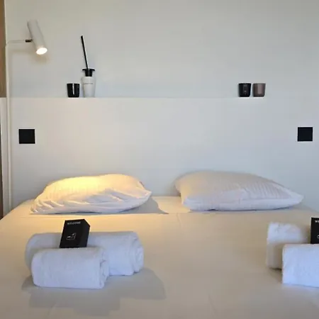4p Avec Piscine Privée Proche De La *