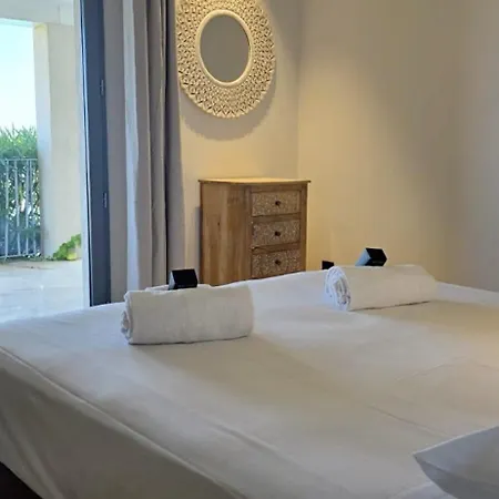 4p Avec Piscine Privée Proche De La *