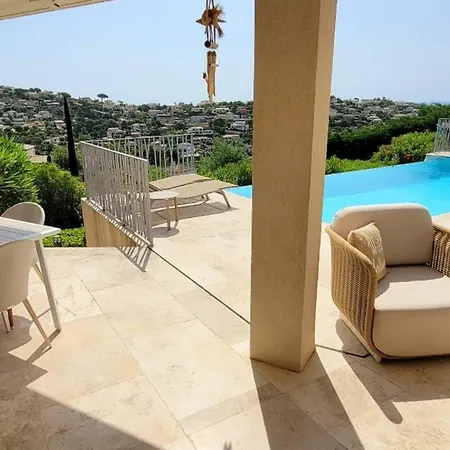 4p Avec Piscine Privée Proche De La